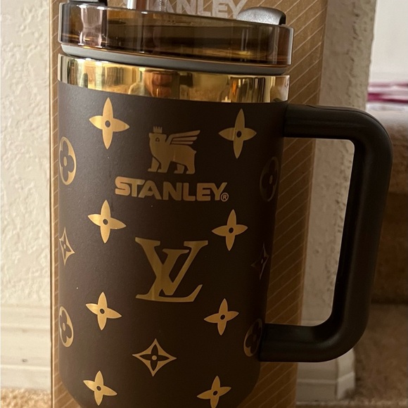 BRAND NEW STANLEY DESIGNER TUMBLER 40 oz IN A BOX - Picture 4 of 6